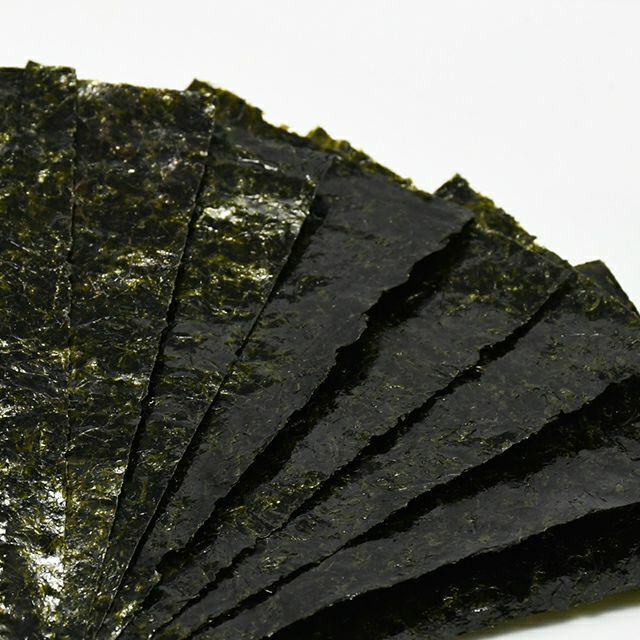 有明産の初摘み海苔を使用しているので、旨味、色ツヤは保証済み。まさに本物の海苔です。<br>海苔の本来の旨味を活かした優しい味付けなので、海苔が好きな方にはうってつけ！