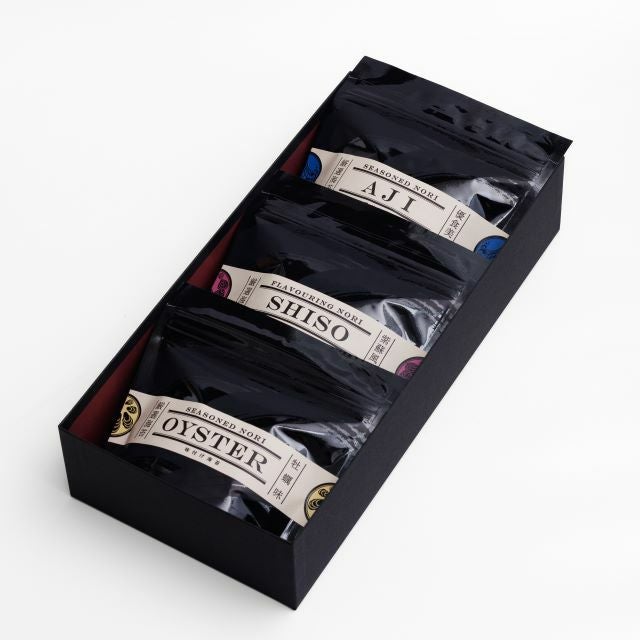 味、紫蘇風味、牡蠣味の味付け海苔3種セットです。