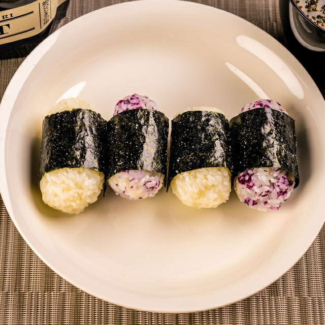 姫ひじきの塩はミネラルが豊富で、有明産初摘みの海苔と相性が抜群です！<br>美味しいものが大好きな方へのギフトにピッタリです！